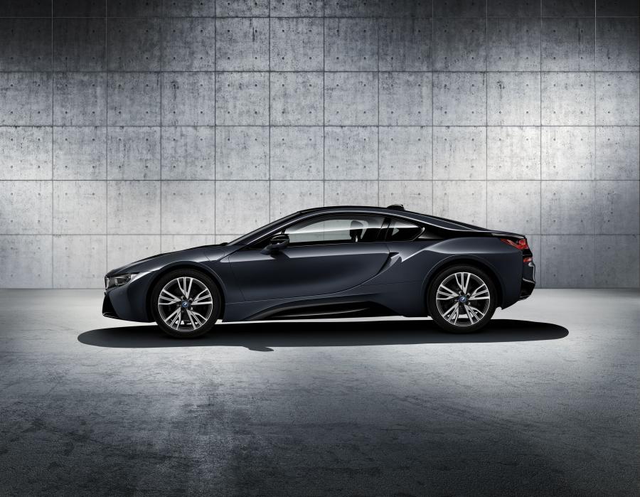  BMW i8 Protonic Dark Silver Edition (I12) 2016 года  (фото 2 из 8)